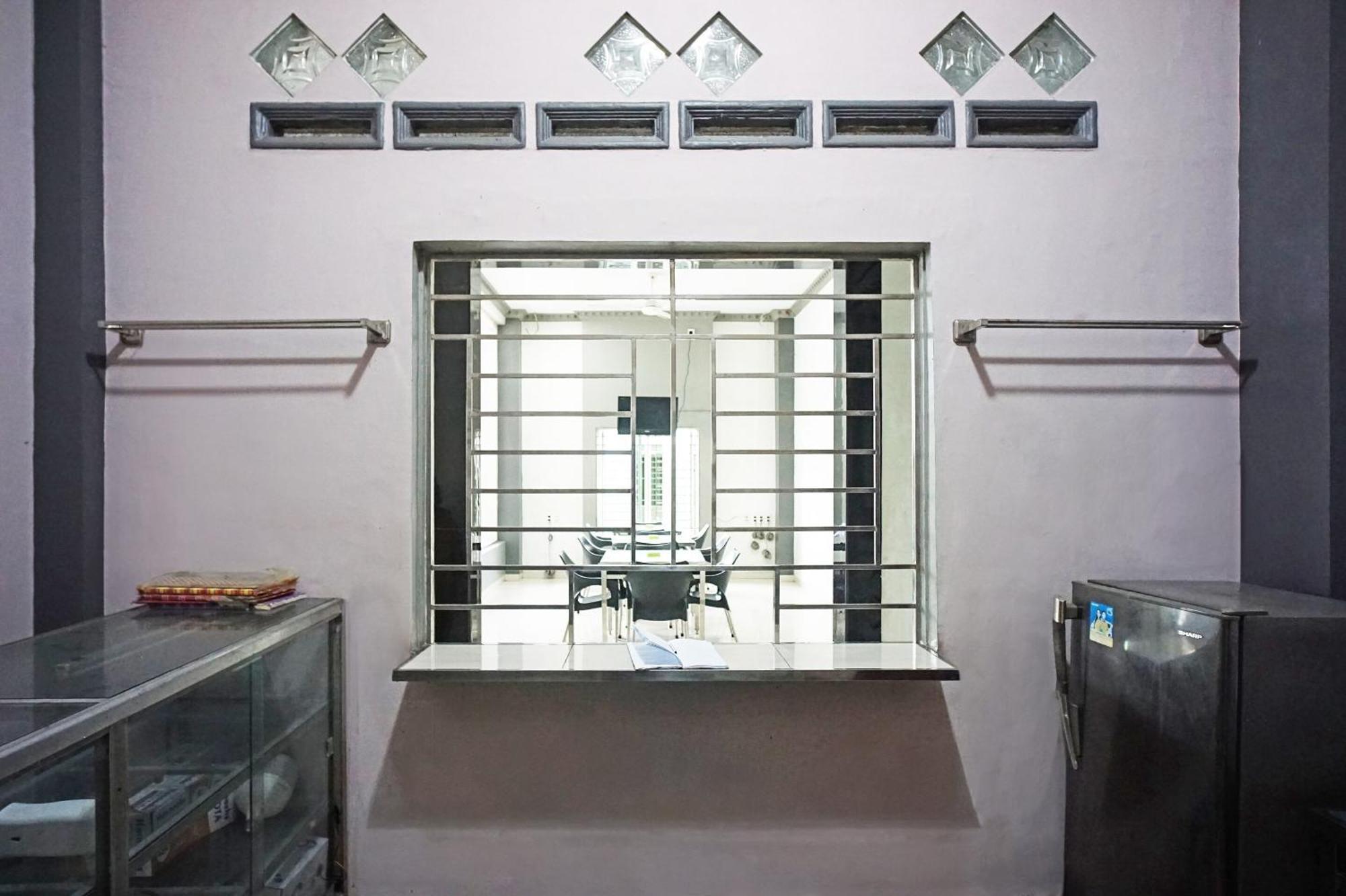 Hotel Oyo 93355 Maestro Syariah 2*