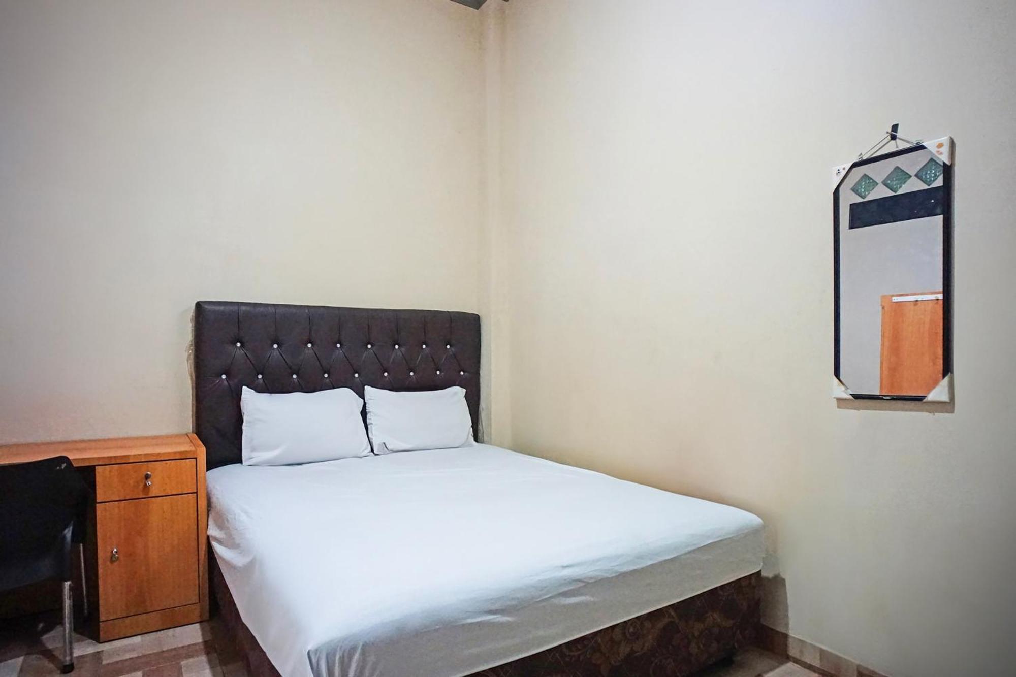 Oyo 93355 Maestro Syariah Hotel 2*