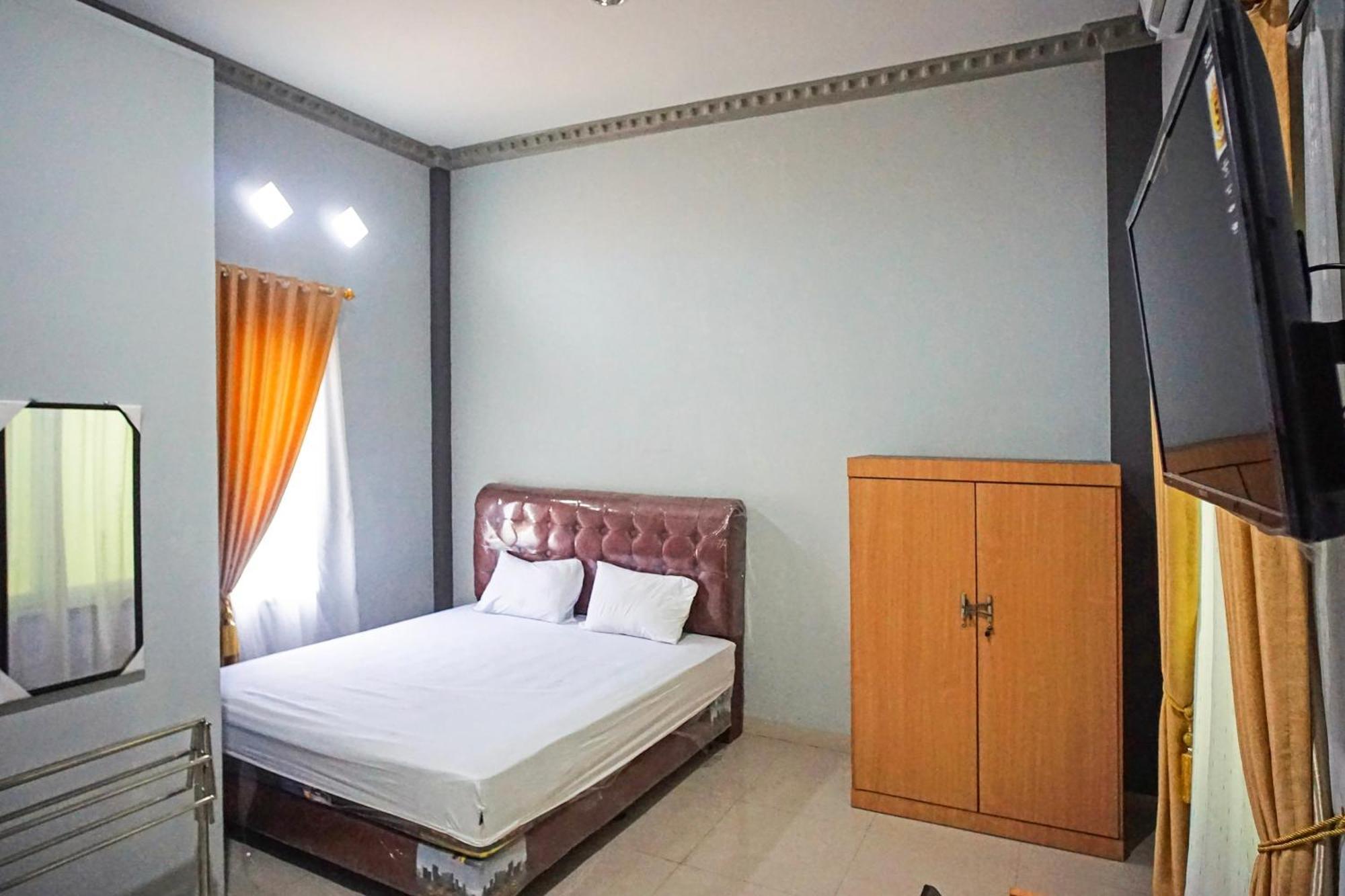 Oyo 93355 Maestro Syariah 2*