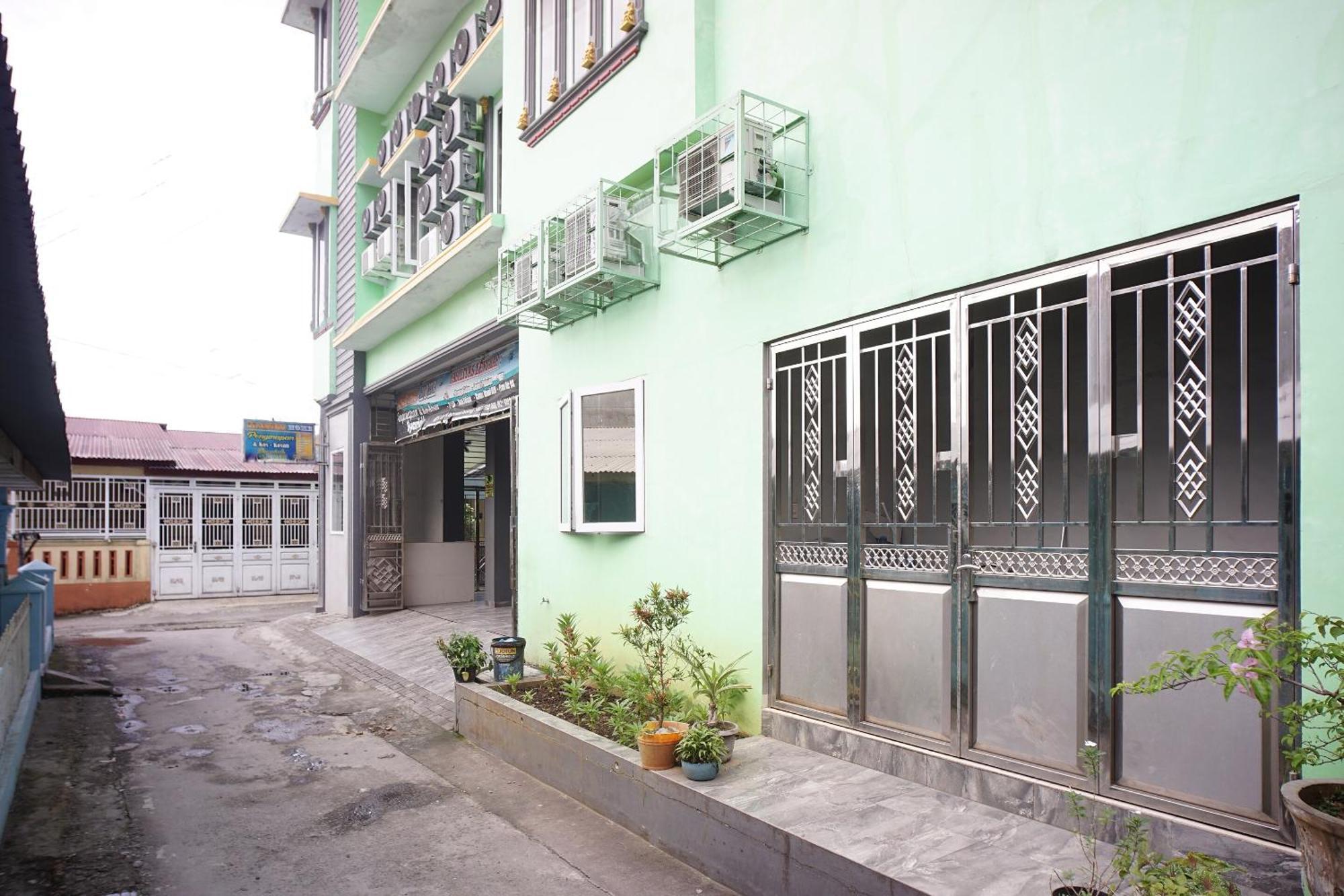 Hotel Oyo 93355 Maestro Syariah