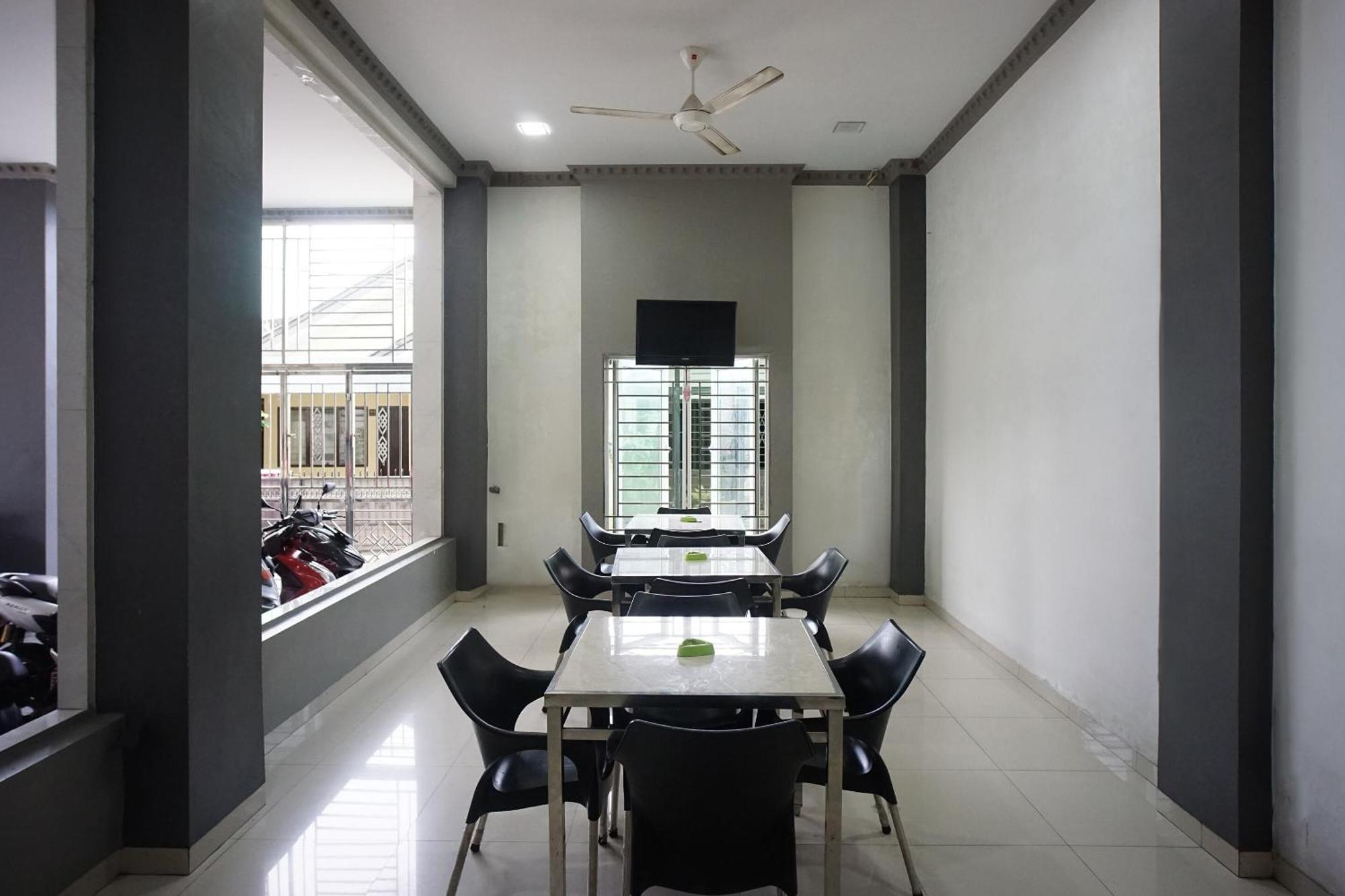 Oyo 93355 Maestro Syariah Medan