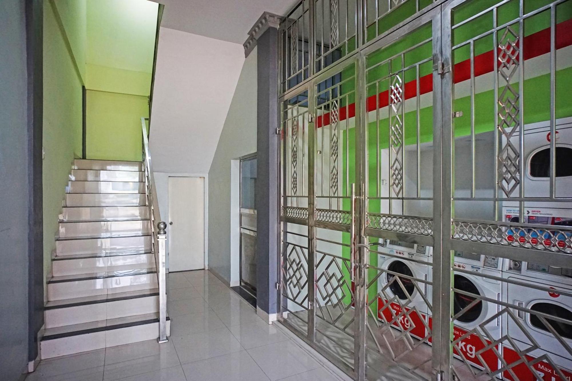 Hotel Oyo 93355 Maestro Syariah Medan